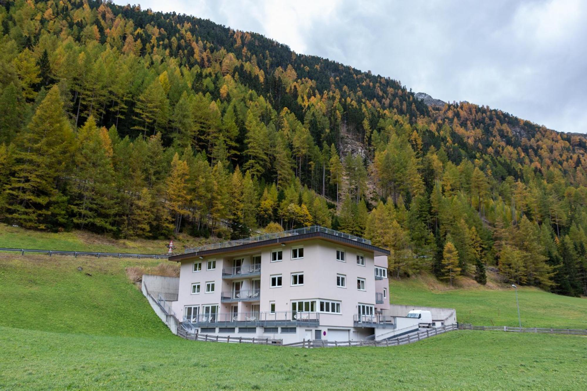 International House Zw 3 *